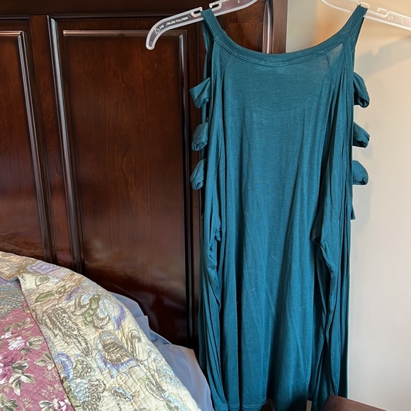 Nwt Nadine west long sleeve tshirt with cold shoulder cut out down mid arm - Picture 3 of 5